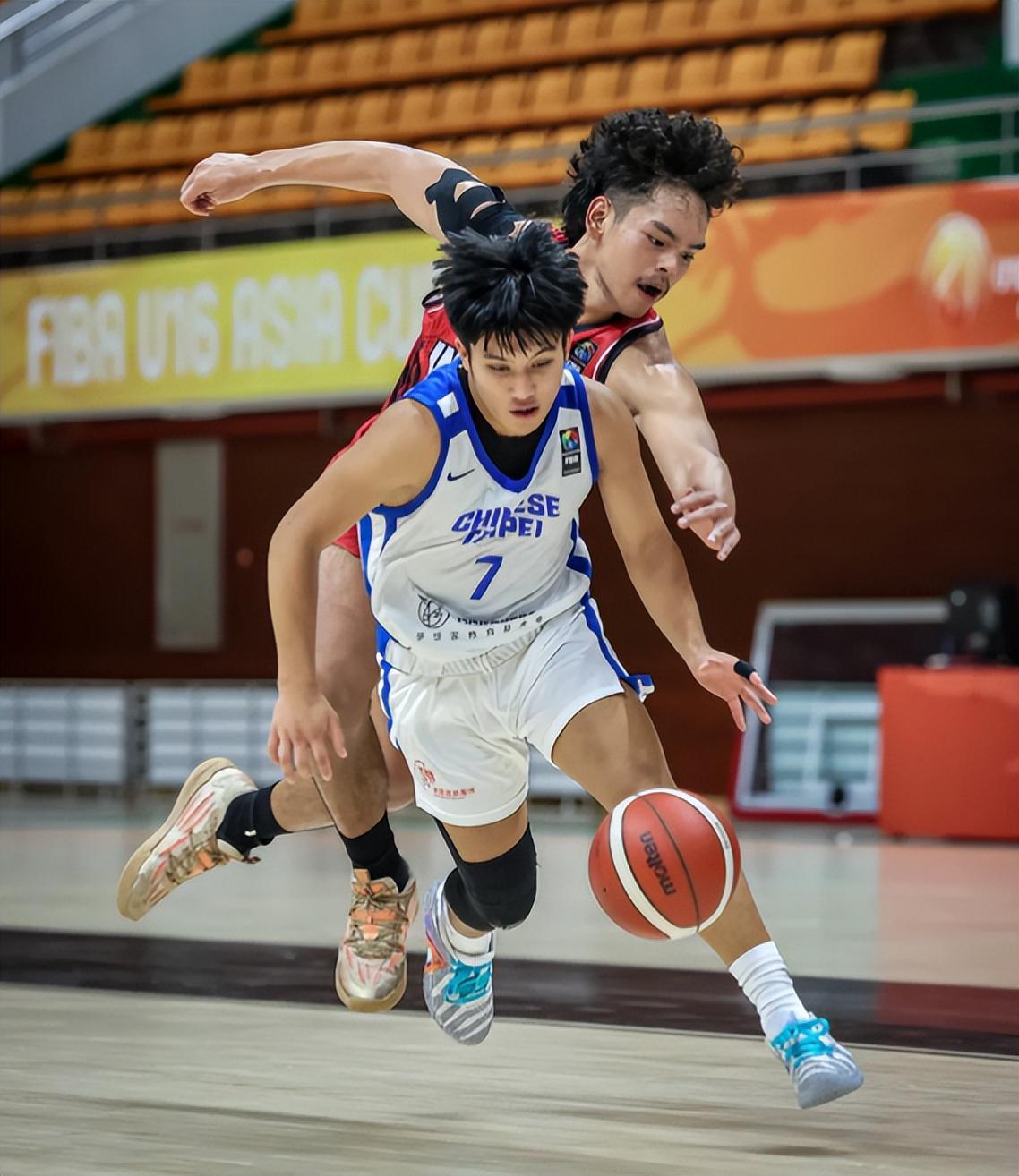 9体育-省队又出顶级后卫！1.75米场均20分得分榜第五 初中MVP看齐陈盈骏