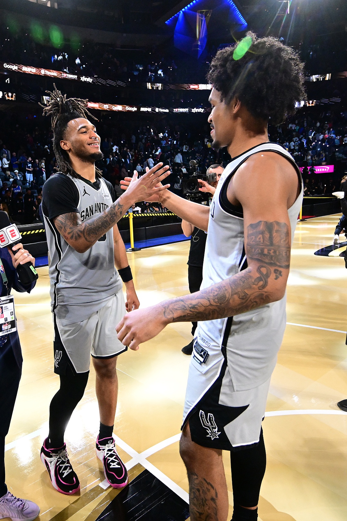 九游体育app-哈珀卡斯尔在21岁或更年轻时季后赛同场25+ 历史第二对&amp;比肩杜威